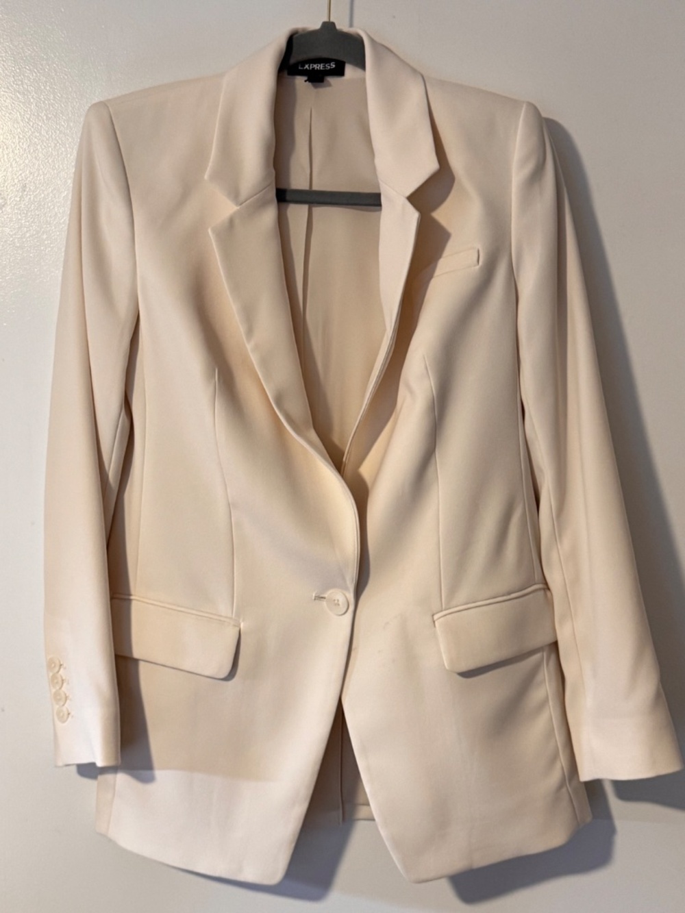 EXPRESS Cream Blazer (Size XS) - Tailored, timeless, perfect for layering